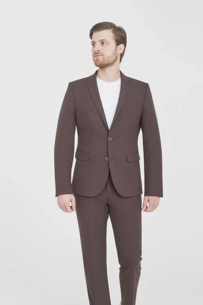 Костюм — это не просто одежда, это ваша уверенность в каждом шаге.