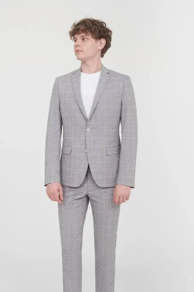 Костюм — это не просто одежда, это ваша уверенность в каждом шаге.